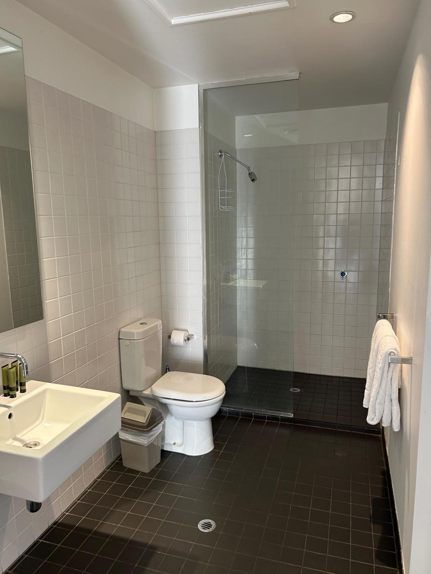 Adele Apartment Hotel East Melbourne Bagian luar foto